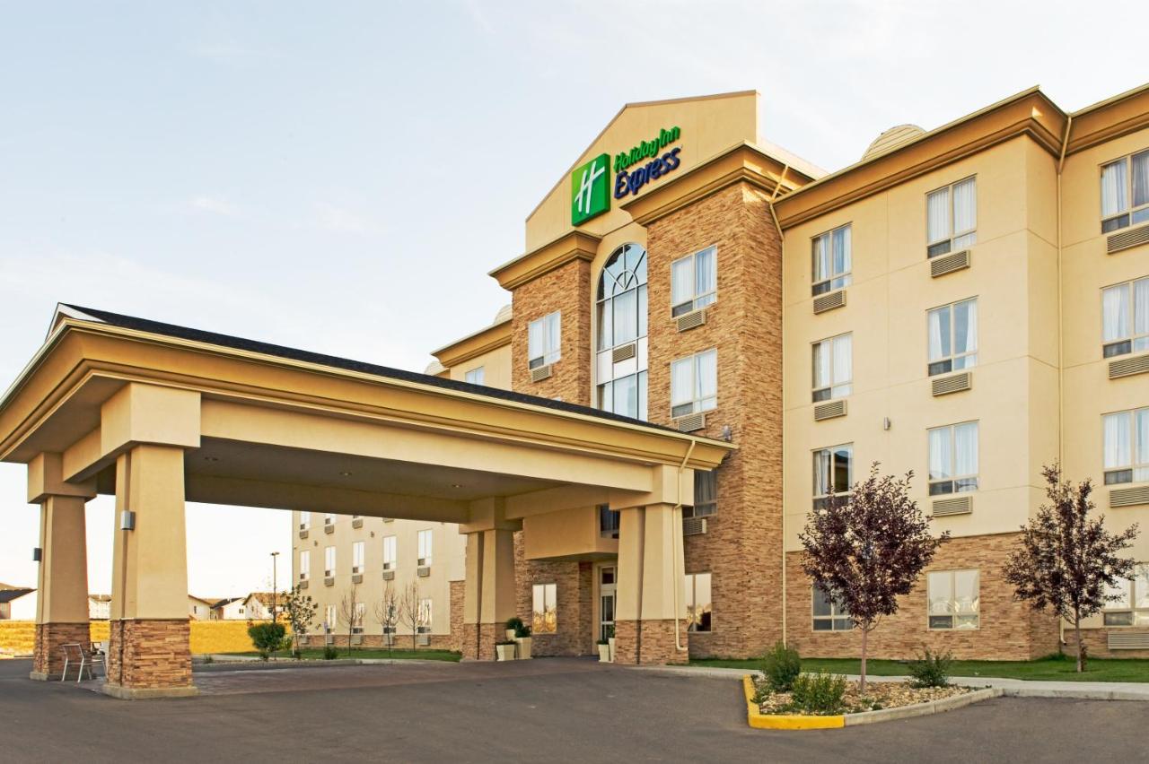 Holiday Inn Express Grande Prairie By Ihg Exterior photo