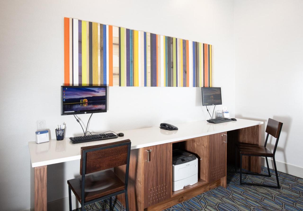 Holiday Inn Express Grande Prairie By Ihg Exterior photo