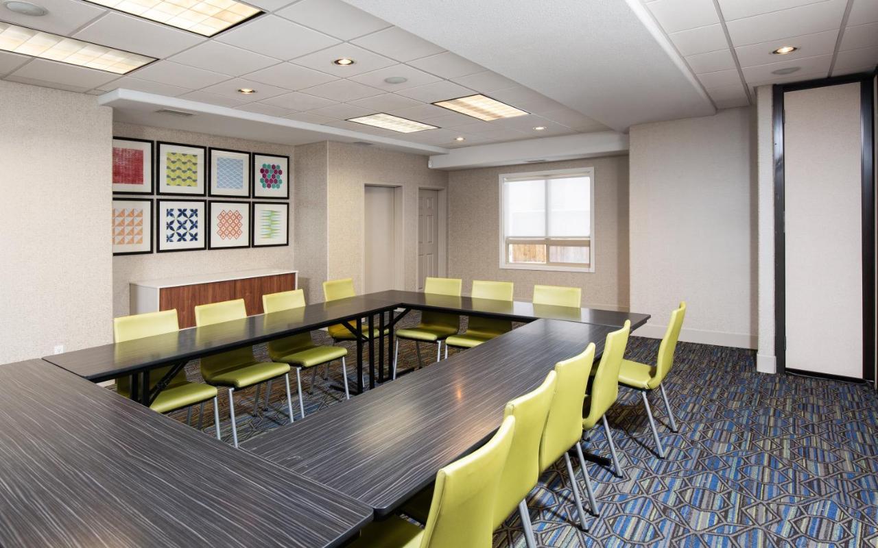Holiday Inn Express Grande Prairie By Ihg Exterior photo