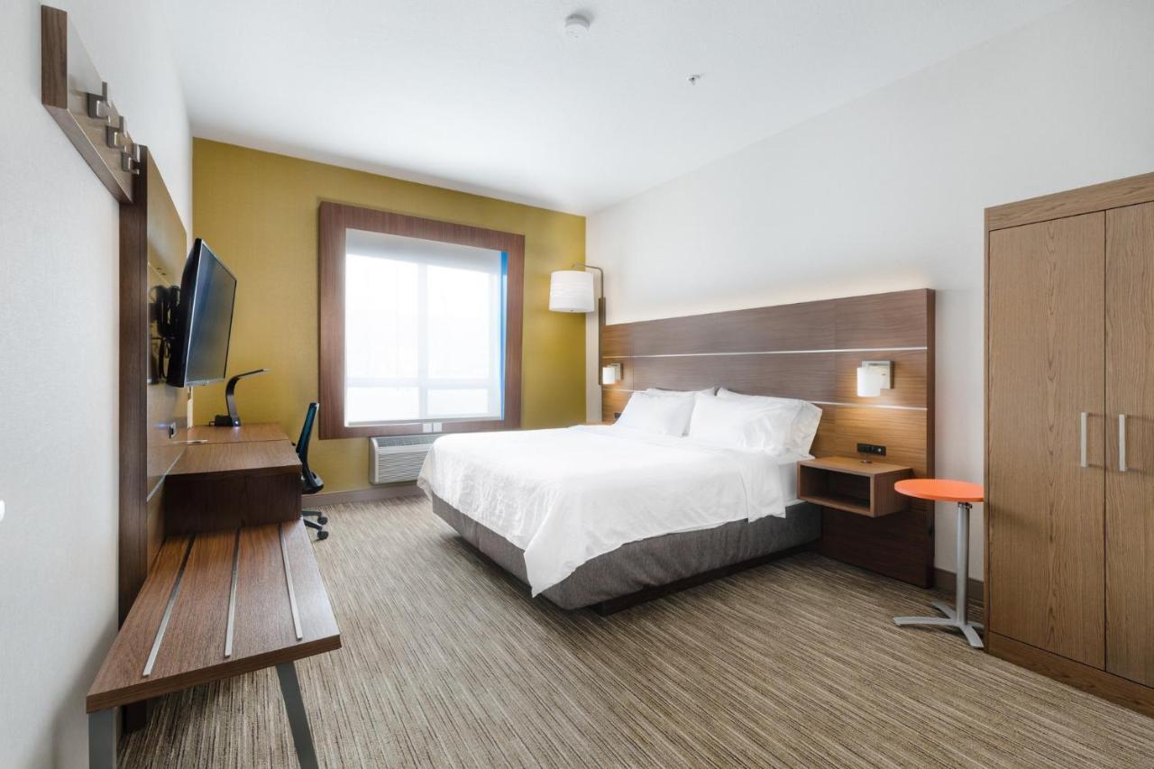 Holiday Inn Express Grande Prairie By Ihg Exterior photo