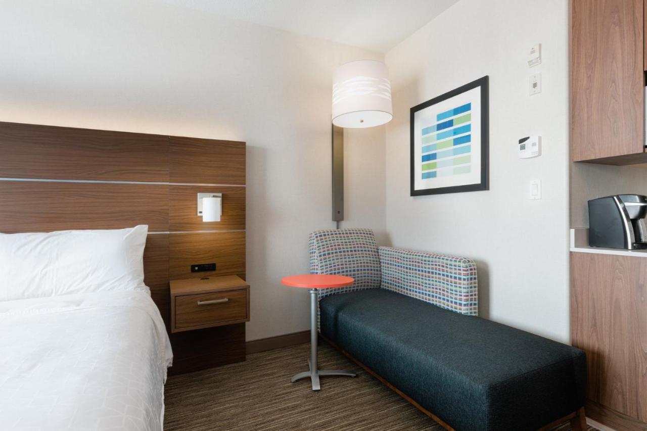 Holiday Inn Express Grande Prairie By Ihg Exterior photo