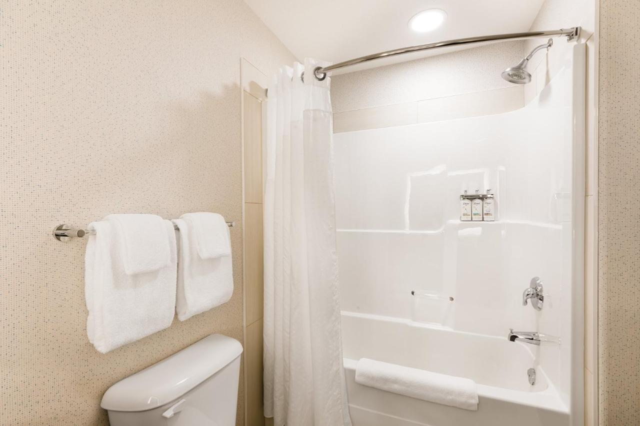 Holiday Inn Express Grande Prairie By Ihg Exterior photo