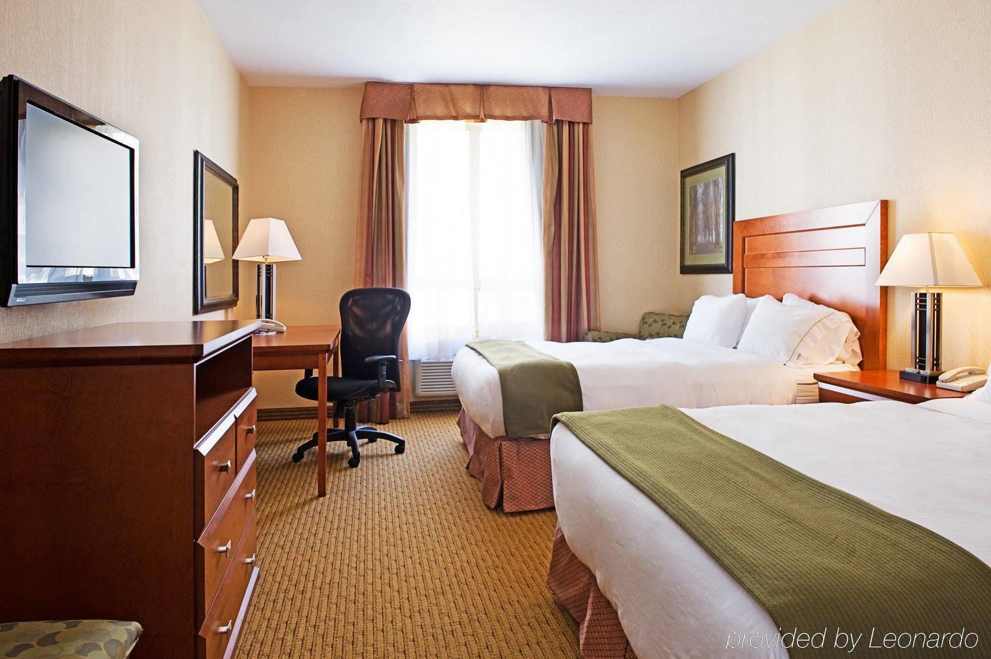 Holiday Inn Express Grande Prairie By Ihg Room photo
