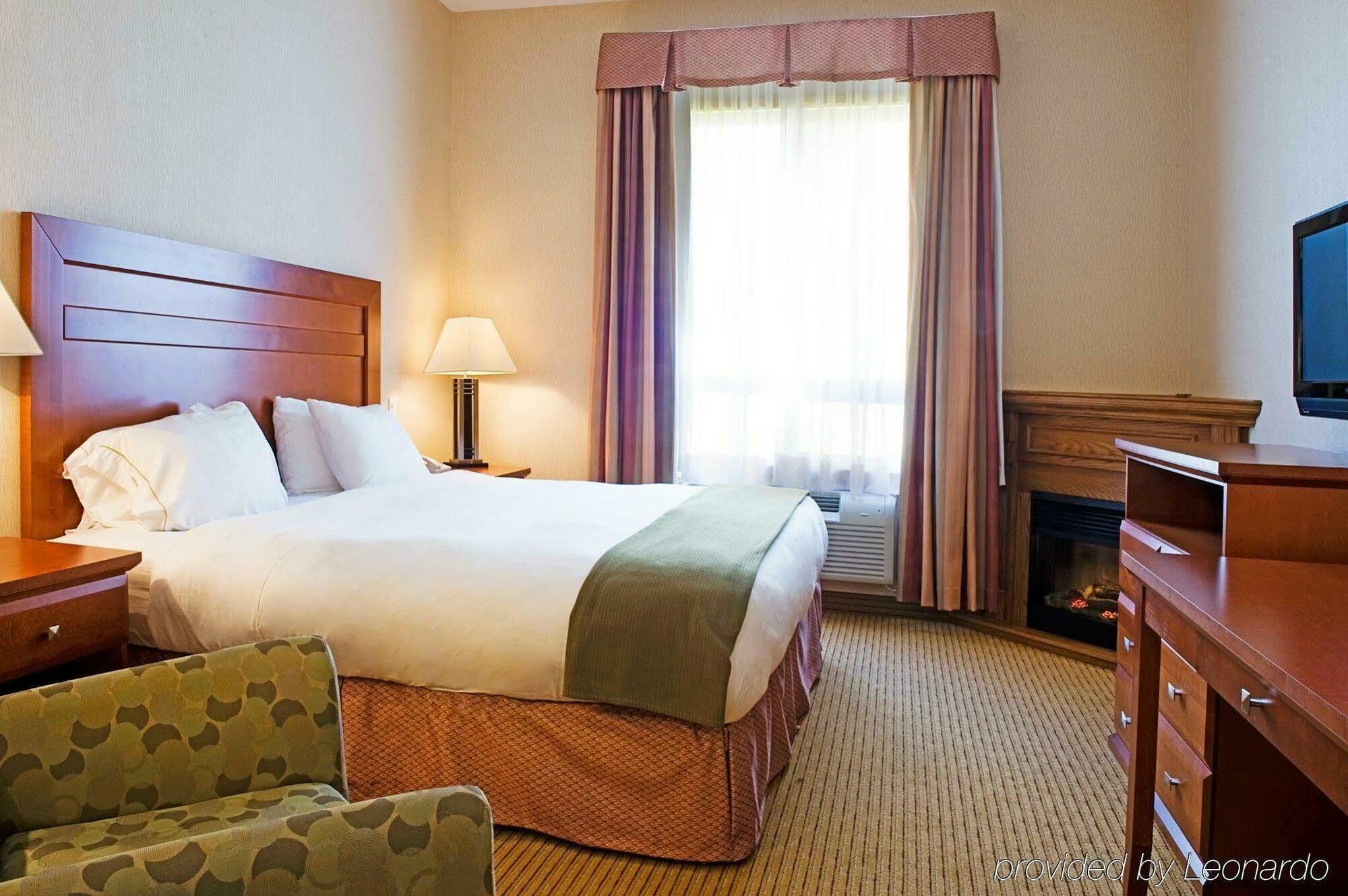 Holiday Inn Express Grande Prairie By Ihg Exterior photo