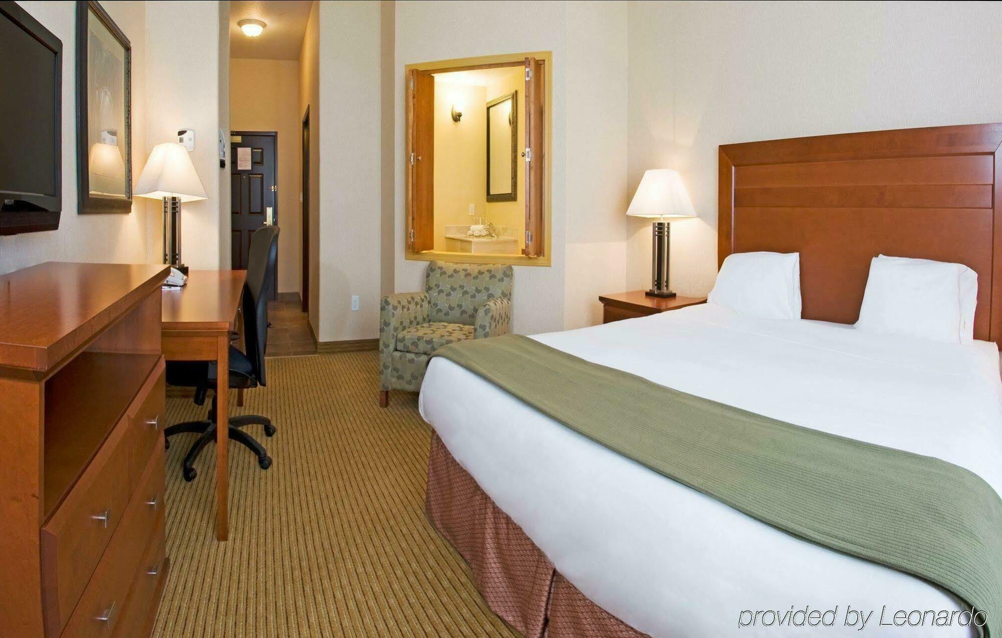 Holiday Inn Express Grande Prairie By Ihg Exterior photo