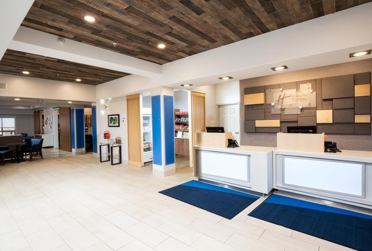Holiday Inn Express Grande Prairie By Ihg Exterior photo